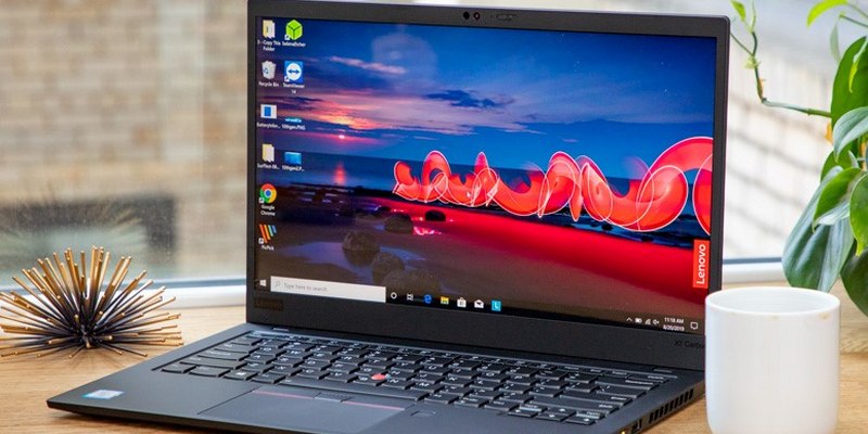 ThinkPad X1 Carbon thế hệ 9 (Lenovo) là dòng laptop cao cấp với vẻ ngoài sang trọng